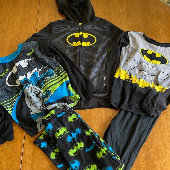 Boy’s 🦇 BATMAN Bundle Size 8; face mask zipper hoodie two pair of pajamas Lego - Picture 1 of 13